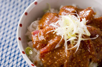 マグロのゴマ味噌漬丼