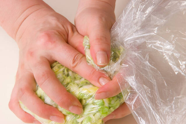 キャベツのモミサラダの作り方の手順2