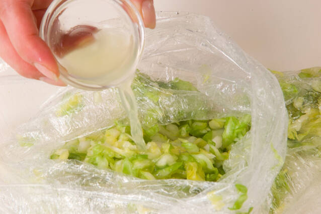 キャベツのモミサラダの作り方の手順3