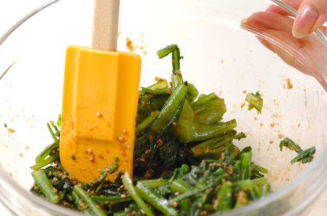菊菜の甘ゴマ和えの作り方の手順4