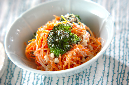 せん切りニンジンのピーナッツクリーム和え