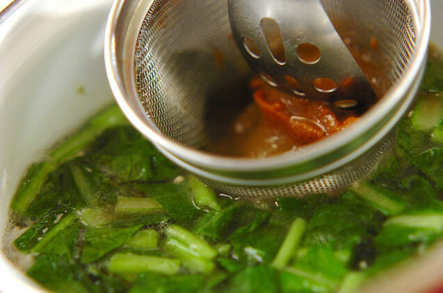 小松菜たっぷりのみそ汁の作り方の手順3