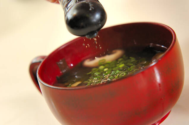 シイタケとワカメのスープの作り方の手順3
