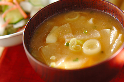 大根と油揚げの合わせみそ汁