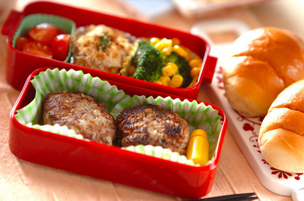 前日準備で朝ラクハンバーグ弁当