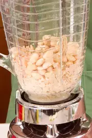 滋味あふれる 大豆の呉汁(ごじる)の下準備1