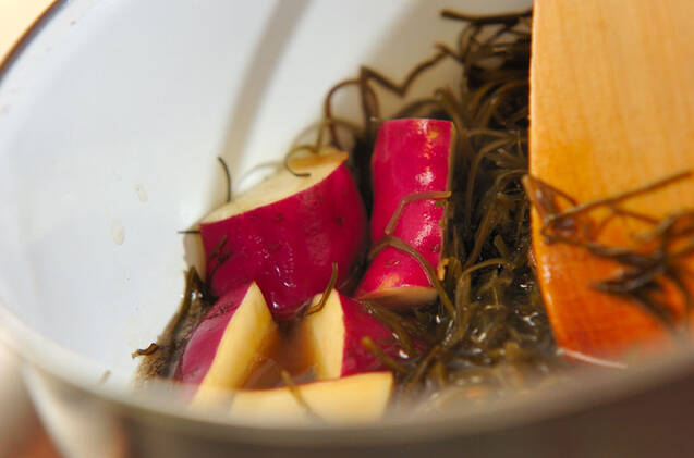 サツマイモの煮物の作り方の手順4