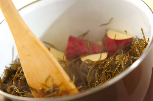 サツマイモの煮物の作り方の手順3