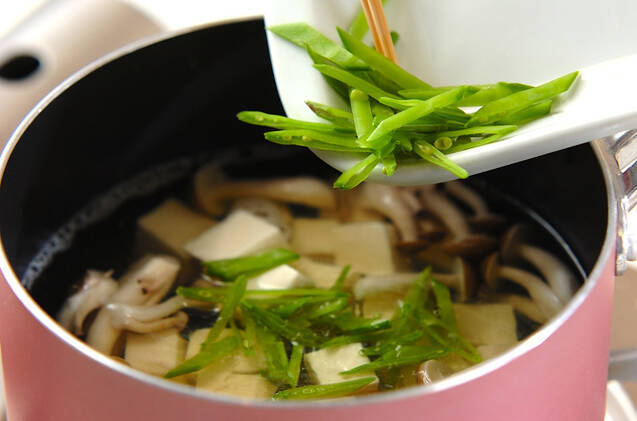 シメジと豆腐のみそ汁の作り方の手順4