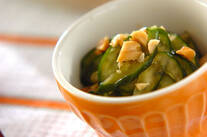 ピーナッツ入りキュウリの酢の物