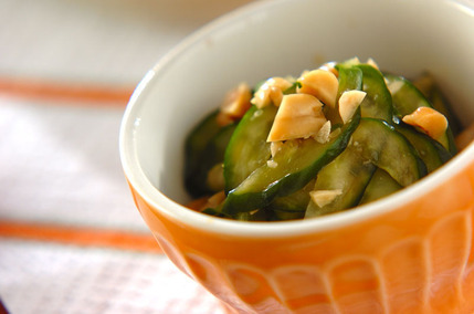 ピーナッツ入りキュウリの酢の物