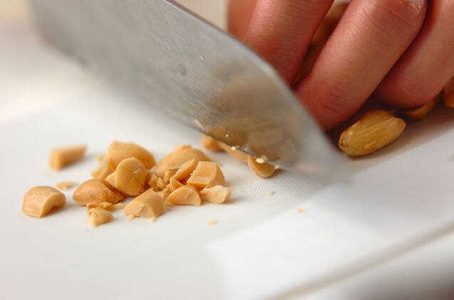 ピーナッツ入りキュウリの酢の物の作り方の手順2