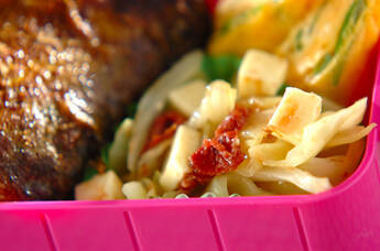 キャベツの梅チーズ和え