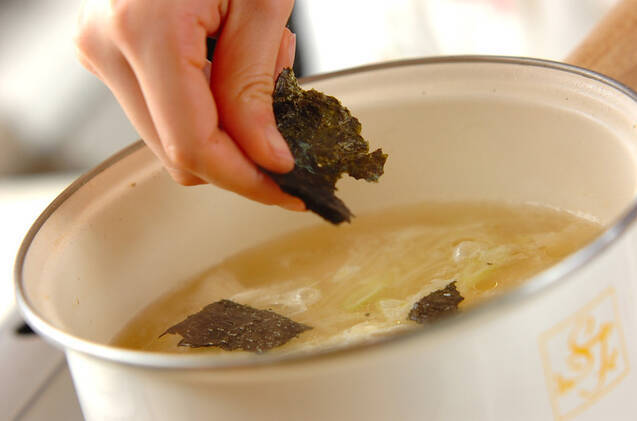 落とし卵ののりスープの作り方の手順3