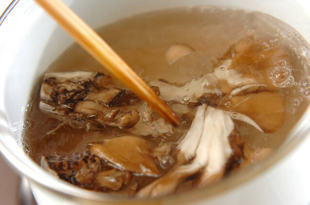 マイタケとミツバの和え物の作り方の手順1