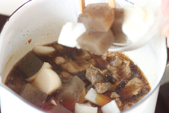 スジ肉煮込み丼の作り方の手順3