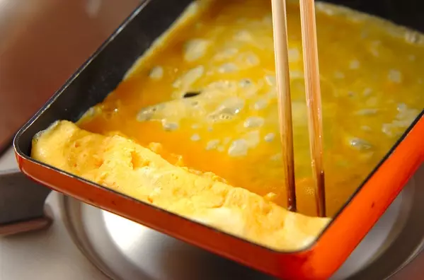 基本のだし巻き卵の作り方3