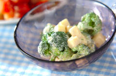 ブロッコリーのゴママヨ和え