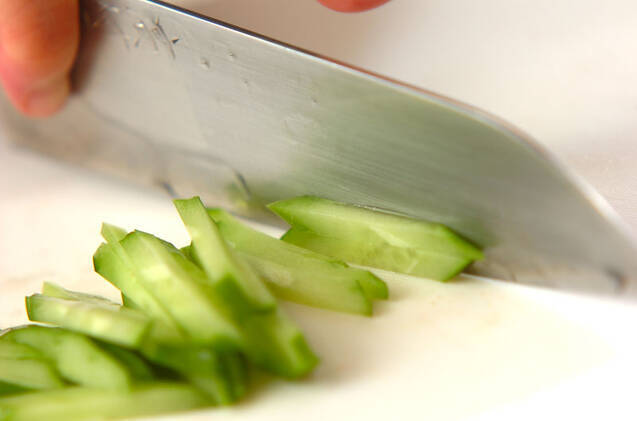 ザーサイとキュウリのスープの作り方の手順2