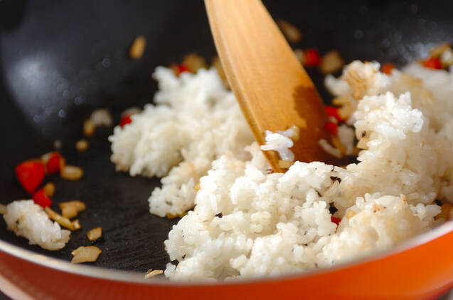 エビとパプリカのピラフの作り方の手順4