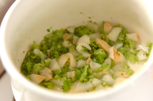 麩とブロッコリーの柔らか煮の作り方の手順2