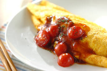 オムレツのトマトソースがけ