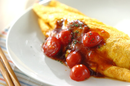 オムレツのトマトソースがけ