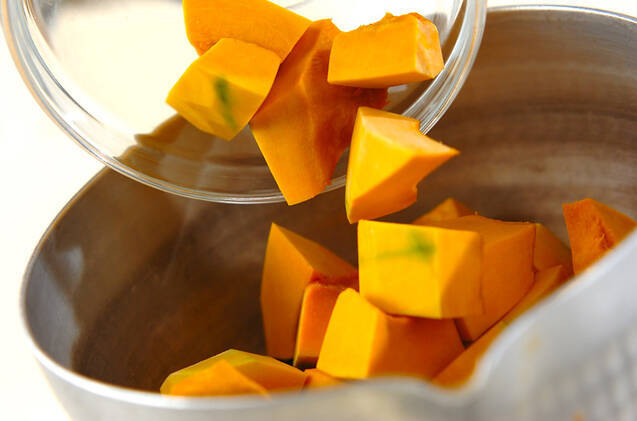 カボチャのゴマ風味の作り方の手順1