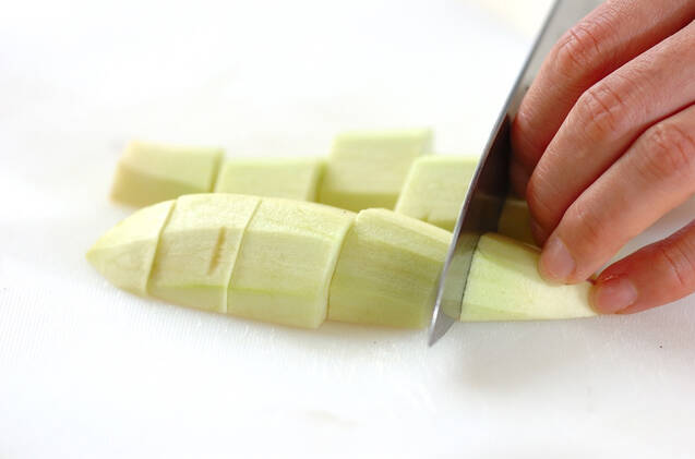 ナスとザーサイの炒め物の作り方の手順1