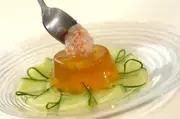 カニとパプリカのコンソメゼリーの作り方3