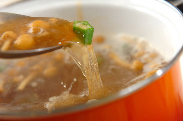 ナメコとオクラのスープの作り方の手順3