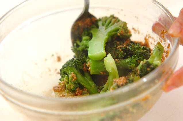 ブロッコリーのゴマ和えの作り方の手順3