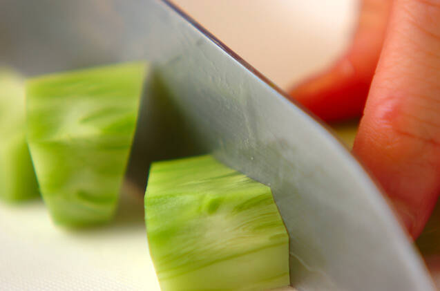 ブロッコリーのゴマ和えの作り方の手順1