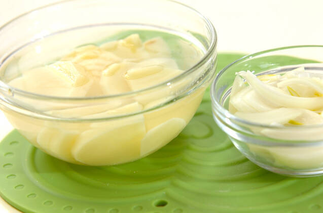 ジャガイモのみそ汁の作り方の手順1