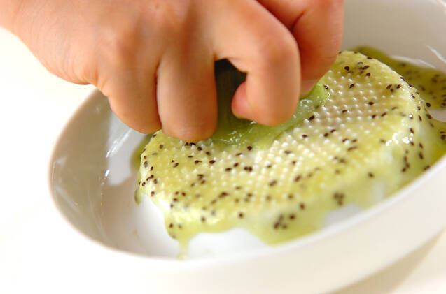 アイスのキウイソースの作り方の手順1