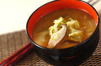 キャベツと玉ネギのみそ汁