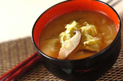 キャベツと玉ネギのみそ汁