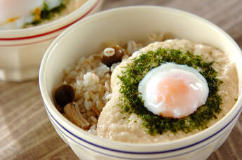 レンジ圧力鍋でキノコ麦ご飯のトロロがけ