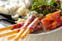 生ハム包みとチーズの盛り合わせ