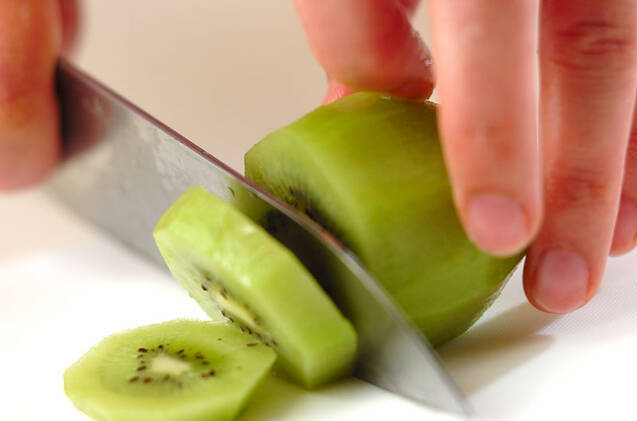 キャベツとキウイのグリーンスムージーの作り方の手順1