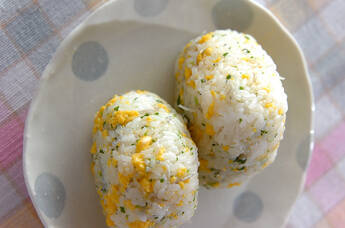 そぼろ卵のおにぎり