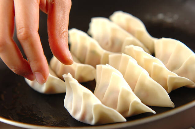 野沢菜入り焼き餃子の作り方の手順5