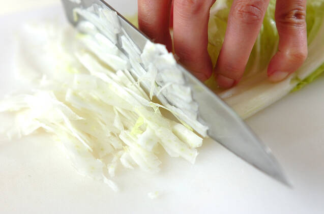 白菜とリンゴのサラダの作り方の手順1