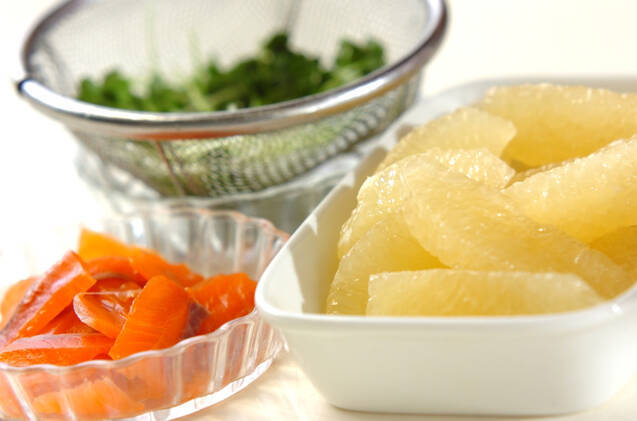 グレープフルーツとサーモンのマリネの作り方の手順1