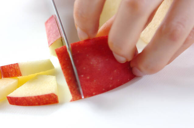 サラミとリンゴのサラダの作り方の手順2