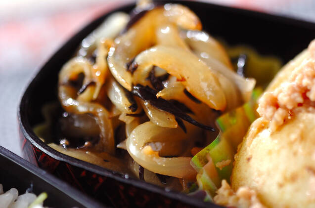 玉ネギとヒジキの梅煮