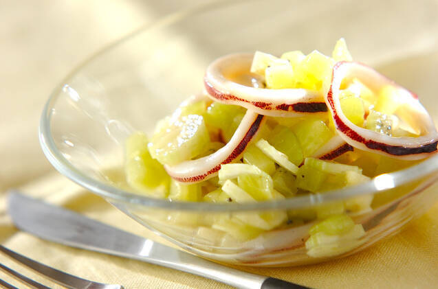 イカとセロリとキウイのマリネ