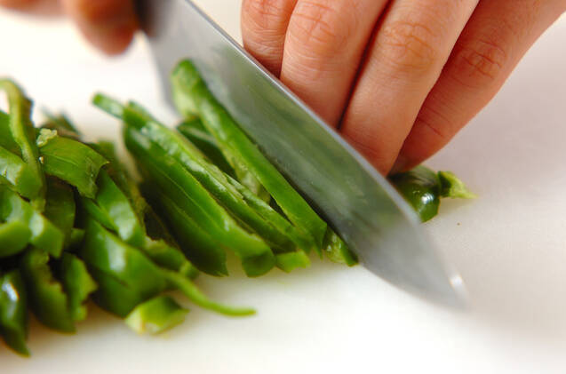 ピーマンのバターしょうゆ炒めの作り方の手順1