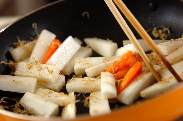 油揚げと大根の煮物の作り方の手順2