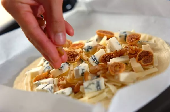 ゴルゴンゾーラとハニーのピザの作り方2